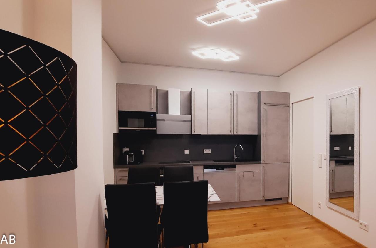 Superior Apartment & Rooftop Pool Wina Bagian luar foto