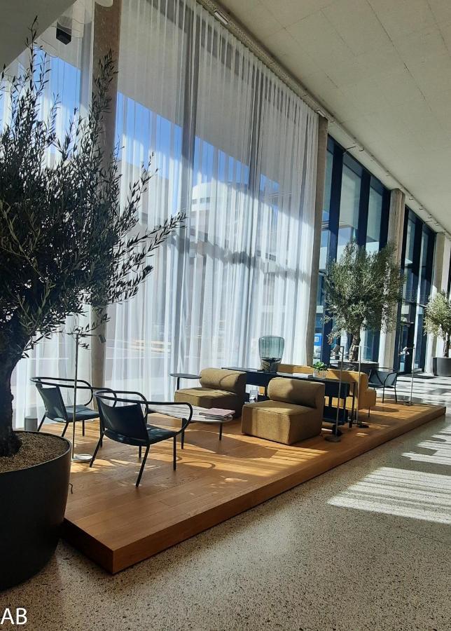Superior Apartment & Rooftop Pool Wina Bagian luar foto
