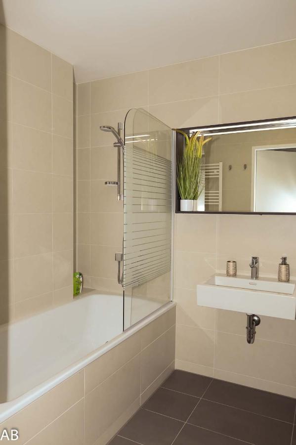 Superior Apartment & Rooftop Pool Wina Bagian luar foto