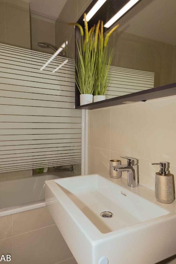 Superior Apartment & Rooftop Pool Wina Bagian luar foto