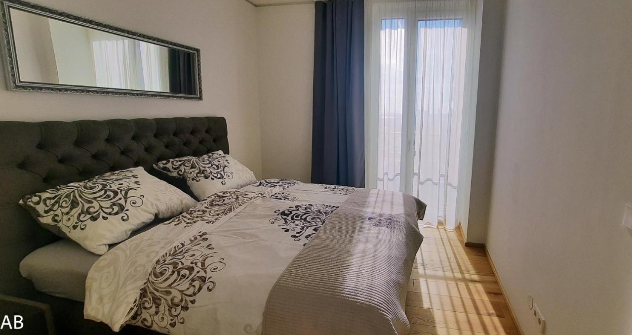Superior Apartment & Rooftop Pool Wina Bagian luar foto