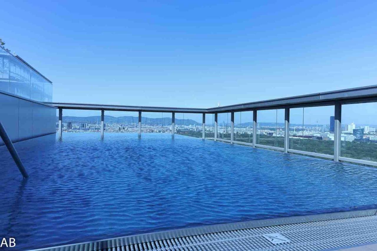 Superior Apartment & Rooftop Pool Wina Bagian luar foto