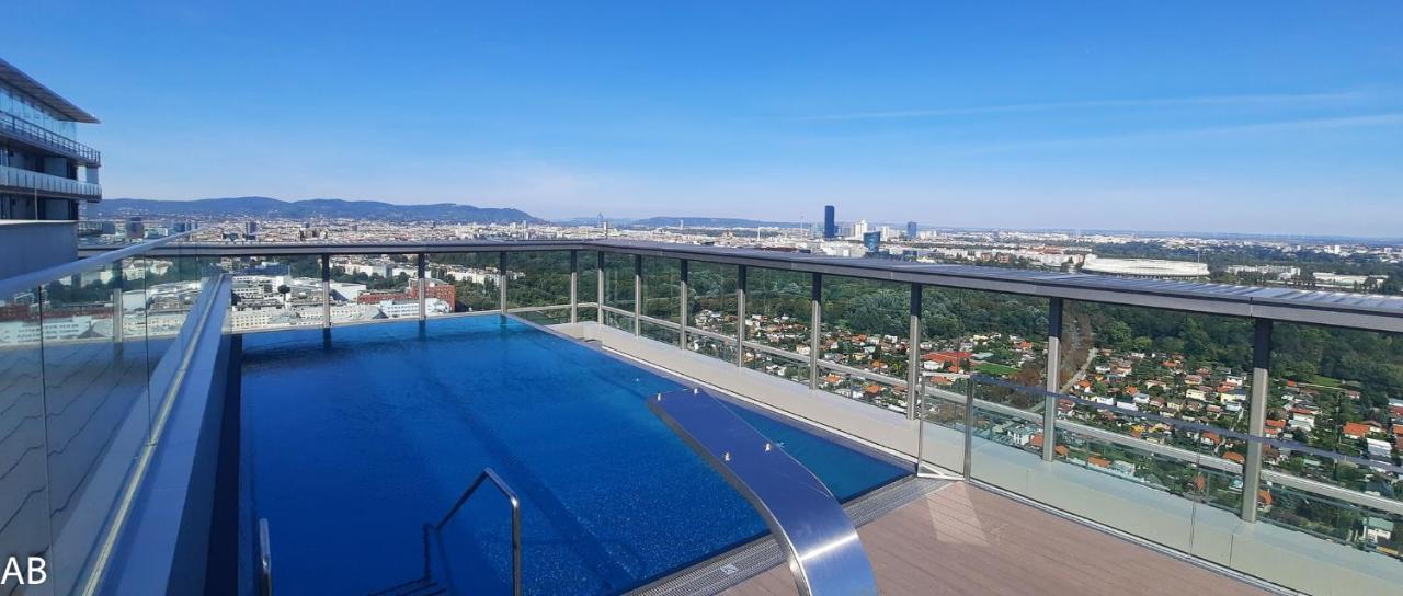 Superior Apartment & Rooftop Pool Wina Bagian luar foto
