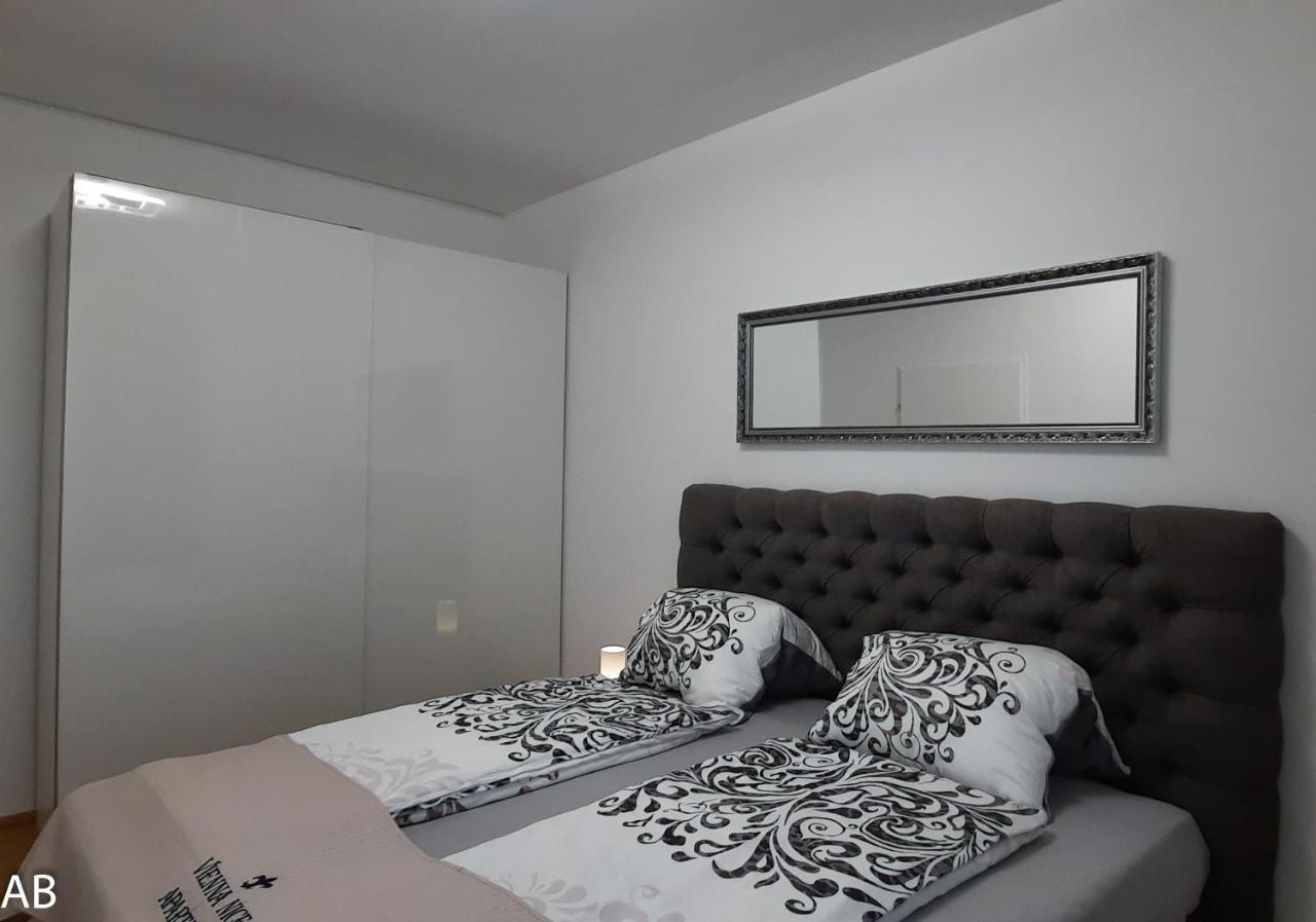 Superior Apartment & Rooftop Pool Wina Bagian luar foto